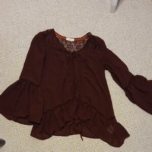 Taylor & Sage Lace Detail Top in Maroon Size M